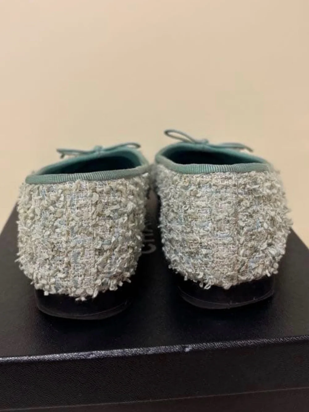 CHANEL elegant tweed